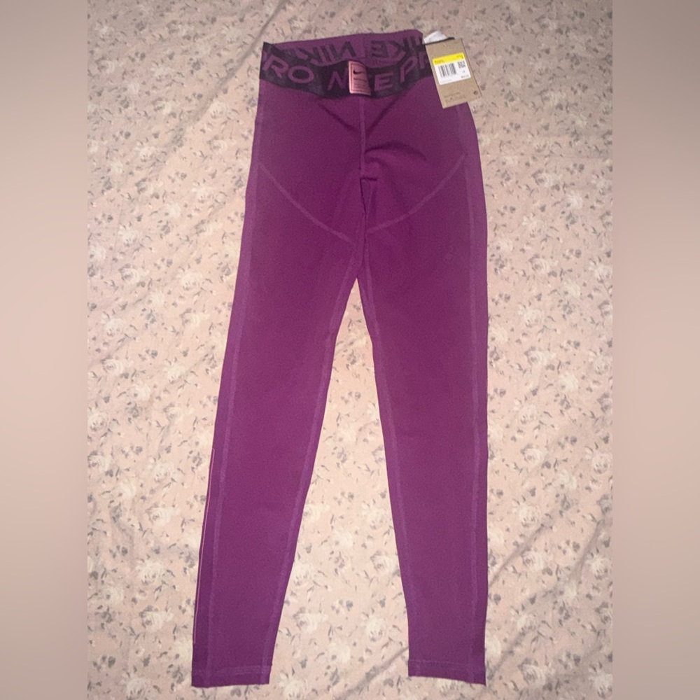Nike Women  Purple Leggings